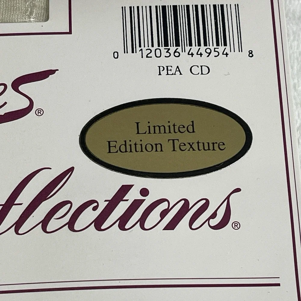 Hanes Silk Reflections Limited Edition Lustre Pinstrip Sz CD Pearl Light Control
